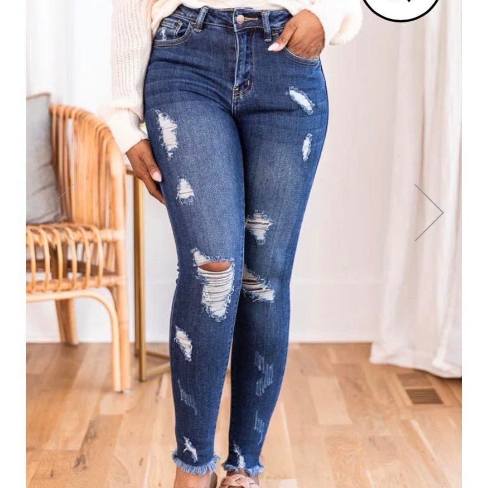 PINK LILY RAW HEM DISTRESSED SKINNY JEANS